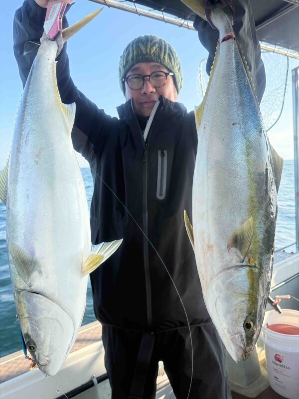 釣り好き社員が海へ！福利厚生で船釣り開催！｜大型印刷、大型シルク